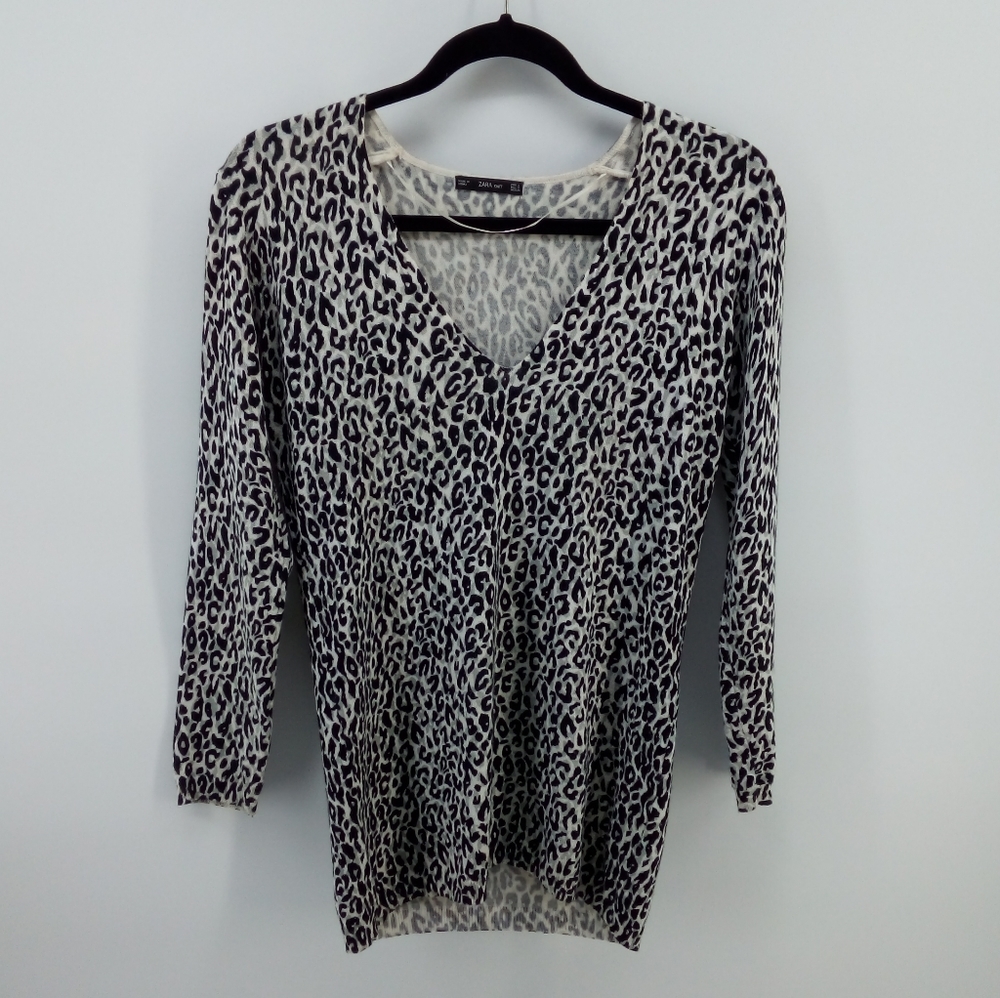 Zara Knit Snow Leopard Top Small V-Neck Ribbed Hem